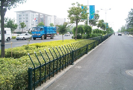 4081539151610928.jpg 草坪護(hù)欄.jpg