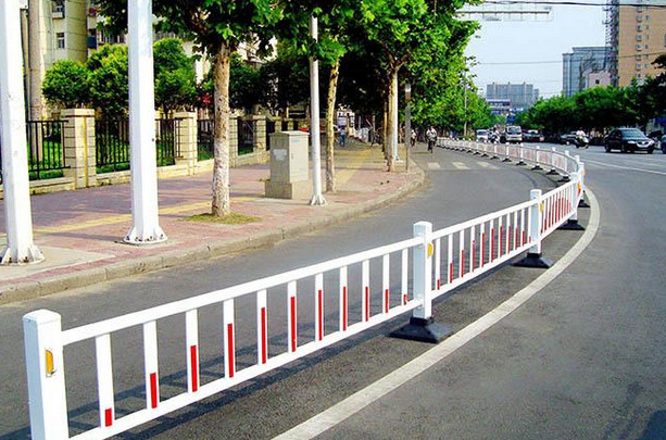 中央道路護欄 中央道路護欄